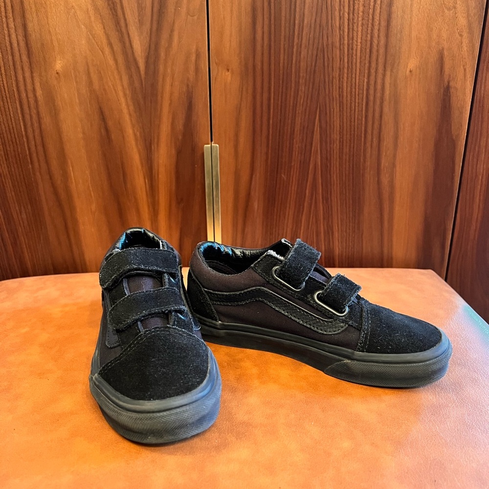 Vans Kids Old Skool Velcro Shoe Size 1 in Black
